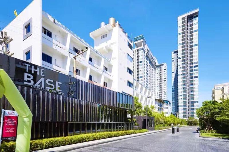 The Base Seaview Holiday Inn Pattaya Exterior foto