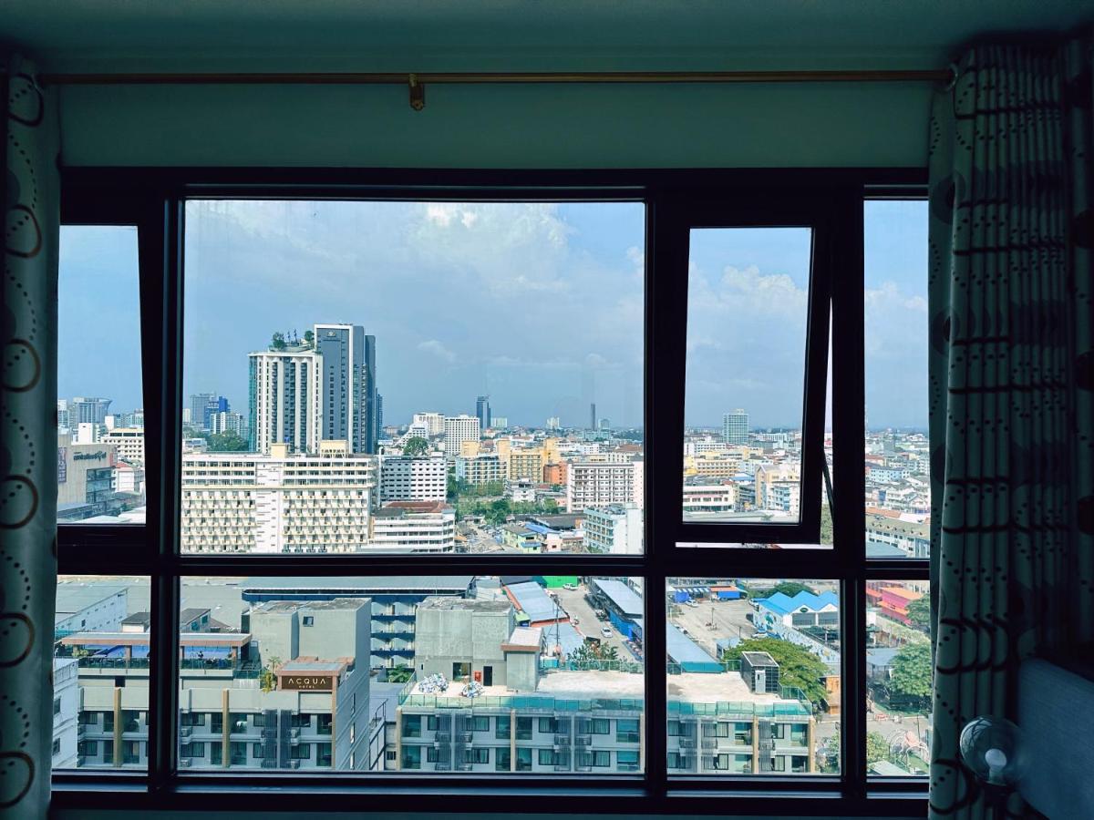 The Base Seaview Holiday Inn Pattaya Exterior foto